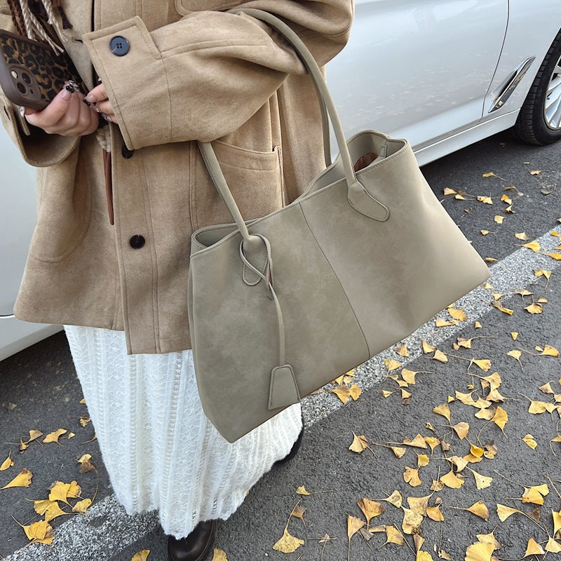 The Statement Tote