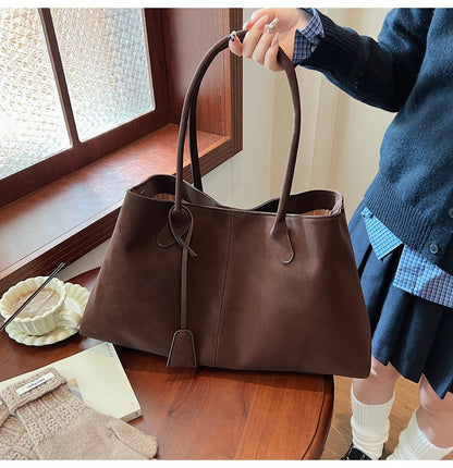 The Statement Tote